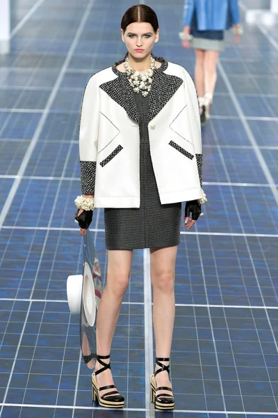 Look 25